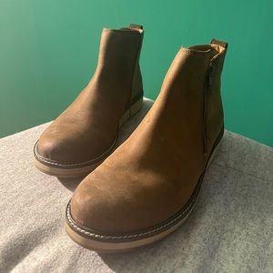 Keen zip up boots, women’s US size 11. Hardly worn, genuine leather.